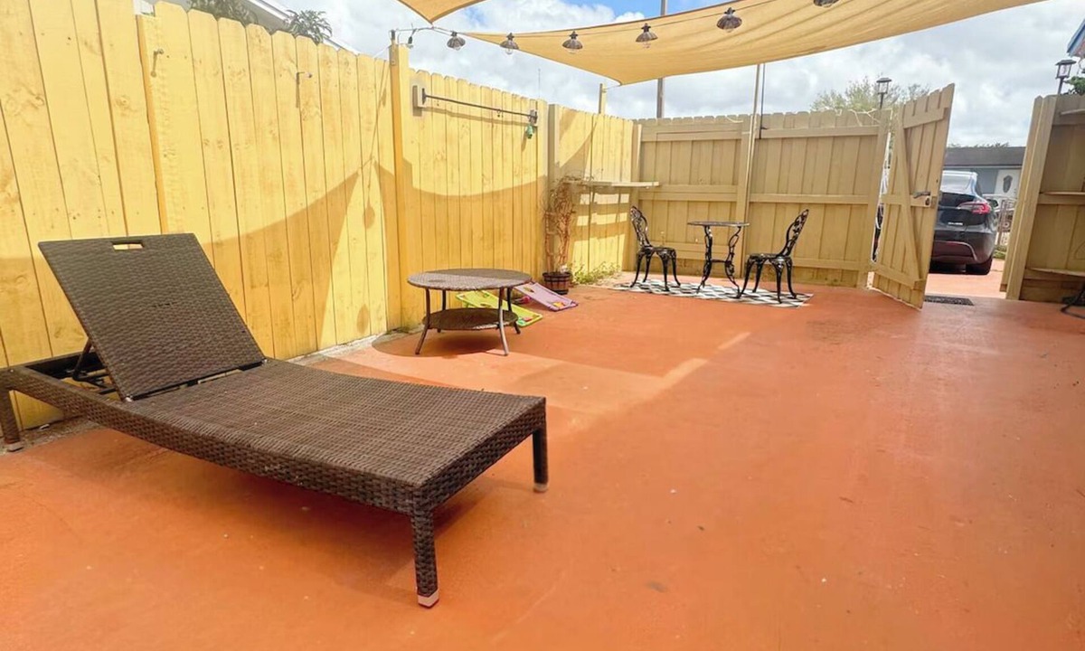 Miami Gardens Apartment | 1 bedroom Private Studio with Patio. 5 Min to Hard Rock Stadium & Every Event.