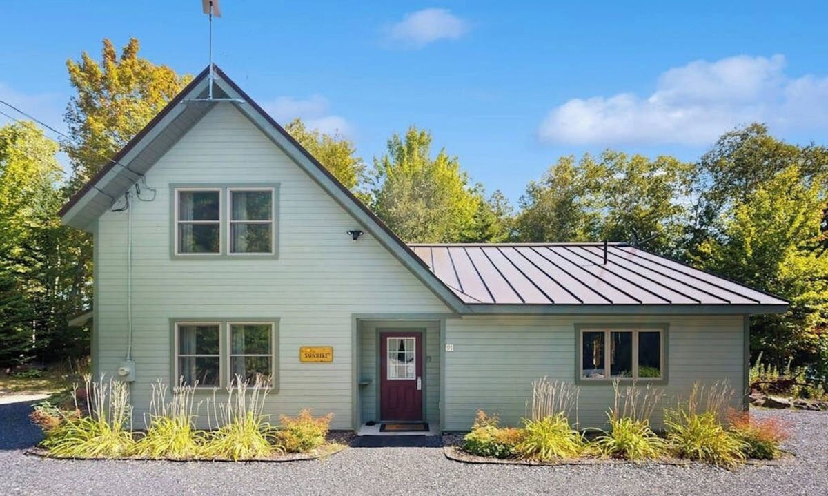 Greenville House | 10-acre waterfront hideaway with kayak, private dock on Prong Pond & firepit