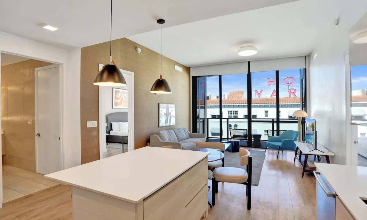 West Avenue Hotel | 17WEST Spacious 2BR with Balcony 508