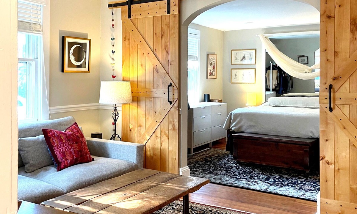Doylestown Apartment | 1st floor Apartment in Center of Town