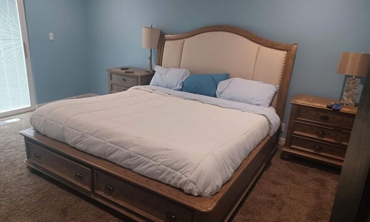 West Valley City House | 2 Bedroom, Zipline for kids Center of all the mountains, Dogs Welcome