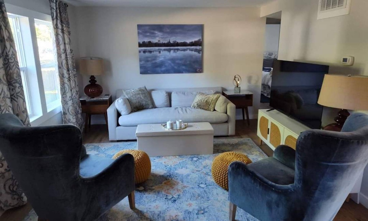 South Bend House | 2 King BR AC/DC Jim G Openings! Remodeled Gorgeous Pet OK 9 min Dome or Airport