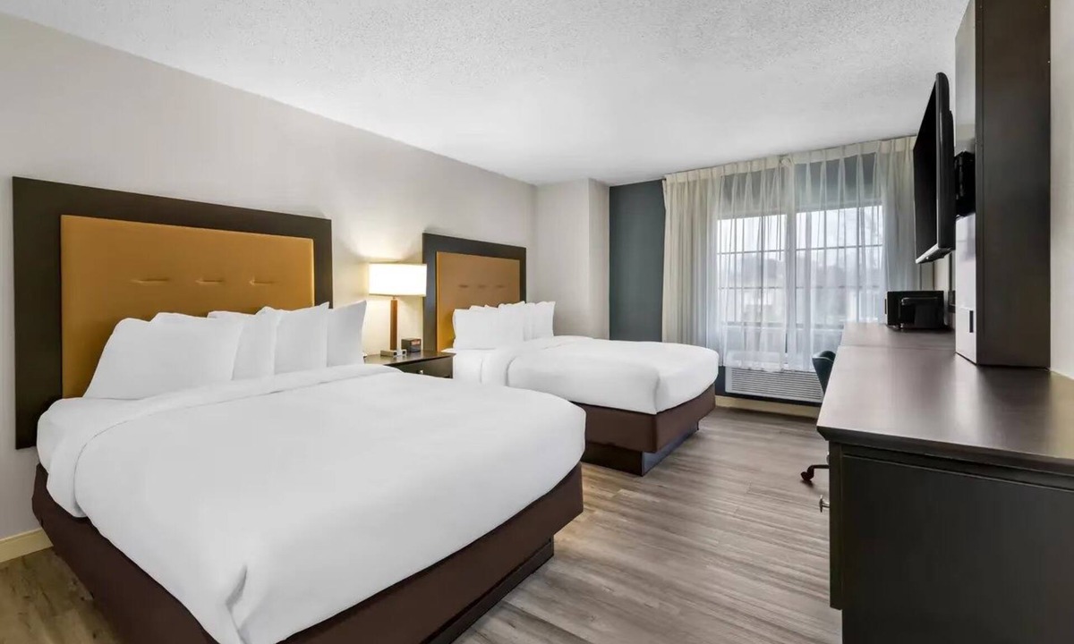Brewerton Hotel | 2 Relaxing Units Perfect for Oneida Lake Adventures – Pets are Allowed