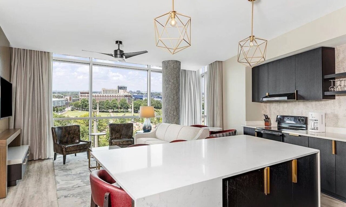 Luckie-Marietta District Condo | 2BD/Atlanta - Downtown w/Rooftop Pool and Pool Bar!