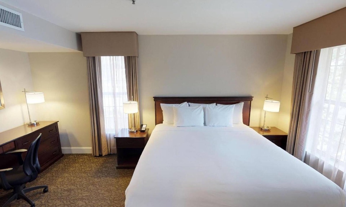 Brea Hotel | 2BR Suite with Full Kitchen near Brea Mall - 3.3 mi | Free Hot Breakfast, Pool