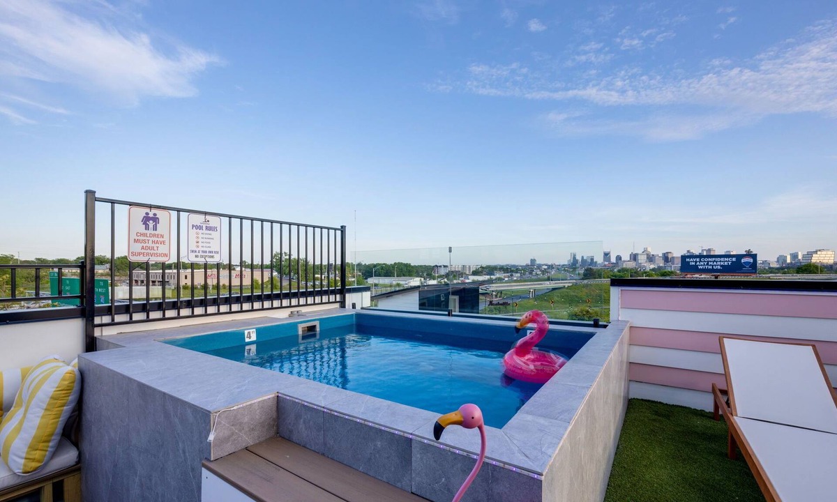 Katie Hill Neighborhood House | 2SBSide Homes 8 Bedrooms, Ultra Heated Rooftop Pools,Arcade,Elevator, Sleeps 23!