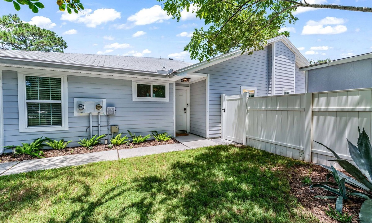 Dolphin's Cove House | 3-bdrm townhome in Ponte Vedra Beach. Close to Sawgrass, Beach, and Mayo Clinic.