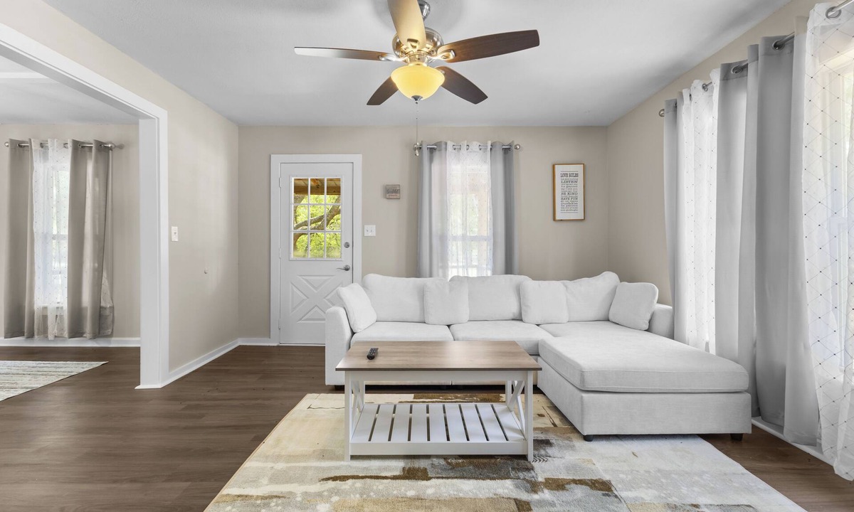 Fort White House | 3-bed 2 bath River house on the Santa fe. 6 miles from Ginnie Springs