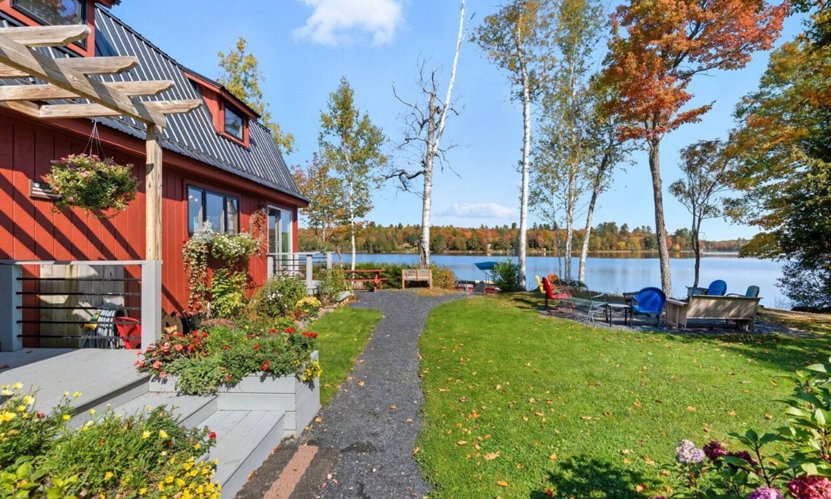 Monson House | 3 Bedroom Cottage on the southern shores of Lake Hebron