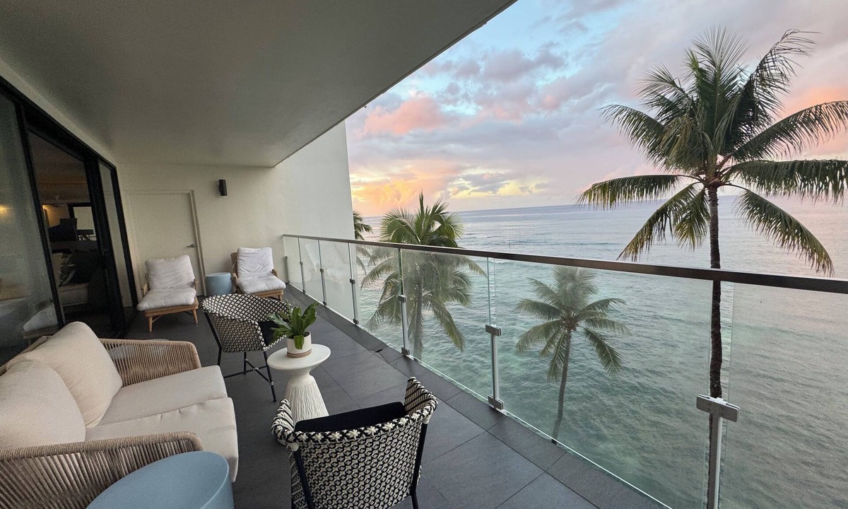 Diamond Head - Kapahulu - St. Louis Apartment | 3 Month Min; NO instant bookings: 3-bdrm Floor thru; Chill; Magical Apt/Location