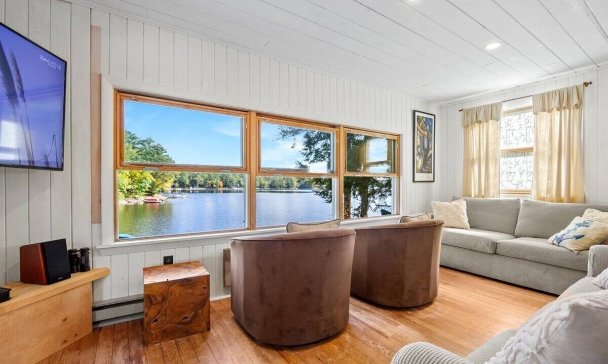 Gray House | 3-story lake front views! Dock, Hotspring spa, outdoor dining, watch our video!
