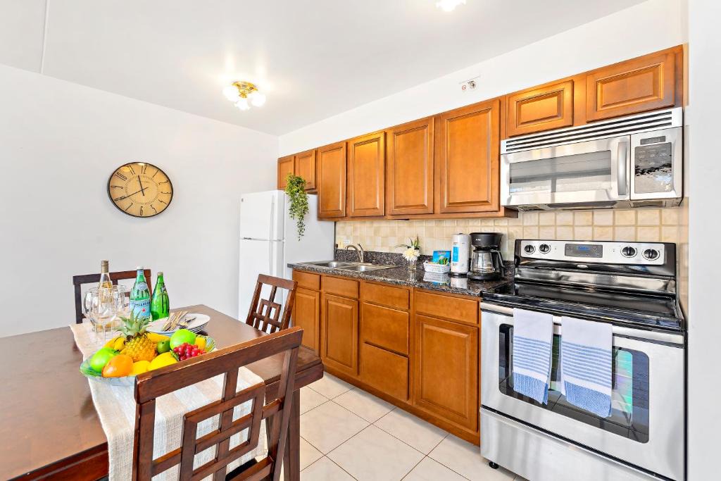 Waikiki Apartment | 36Fl with Ocean View, Mins to Waikiki Beach, Parking