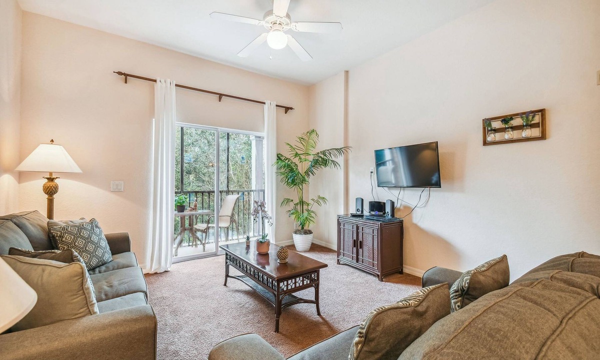 Bahama Bay House | 3BR Lakeside Apartment at Bahama Bay