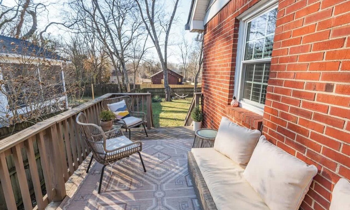 Greenwood House | 4.98★ East Nashville 3BR Big Yard Nr Dtwn