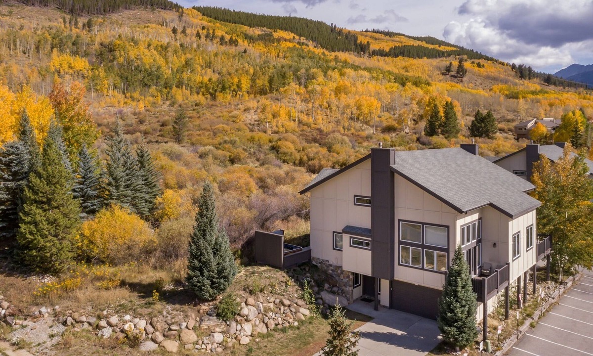 Keystone House | 4BR/3 Bath Townhome in the Keystone Ski Area. Private hot tub. Walk to lifts.