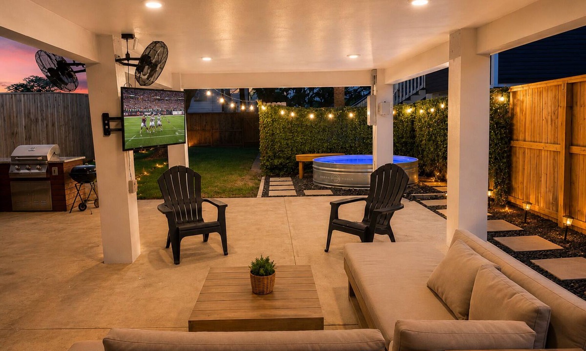 Galveston House | 4BR Sleeps 12 | Walk to Beach | Pool | Yard | Dogs | New 2023 Build