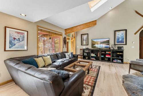 Warrior's Mark West House | 5 BDR Spacious Retreat Peaceful and Serene Views