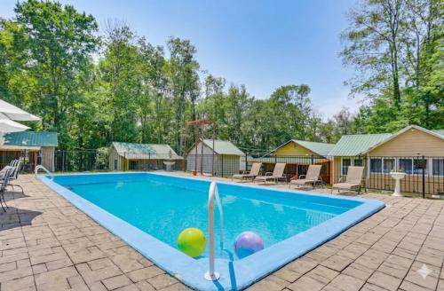 Mongaup Valley House | 6 Mi to Bethel Woods: Cabin w/Pool Access