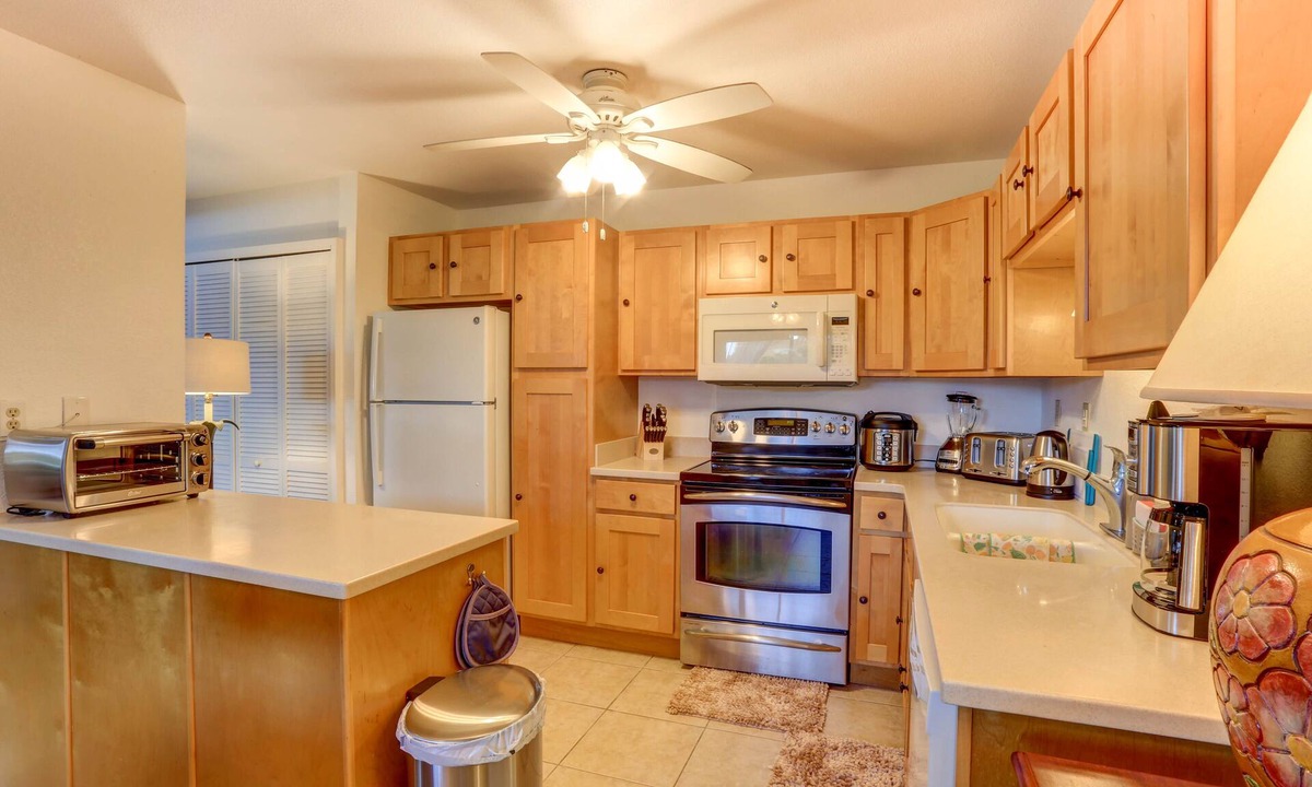 Queen Emmas Bluffs Condo | A/C in all 3 Bedrooms! Partial ocean views, Walk to beach