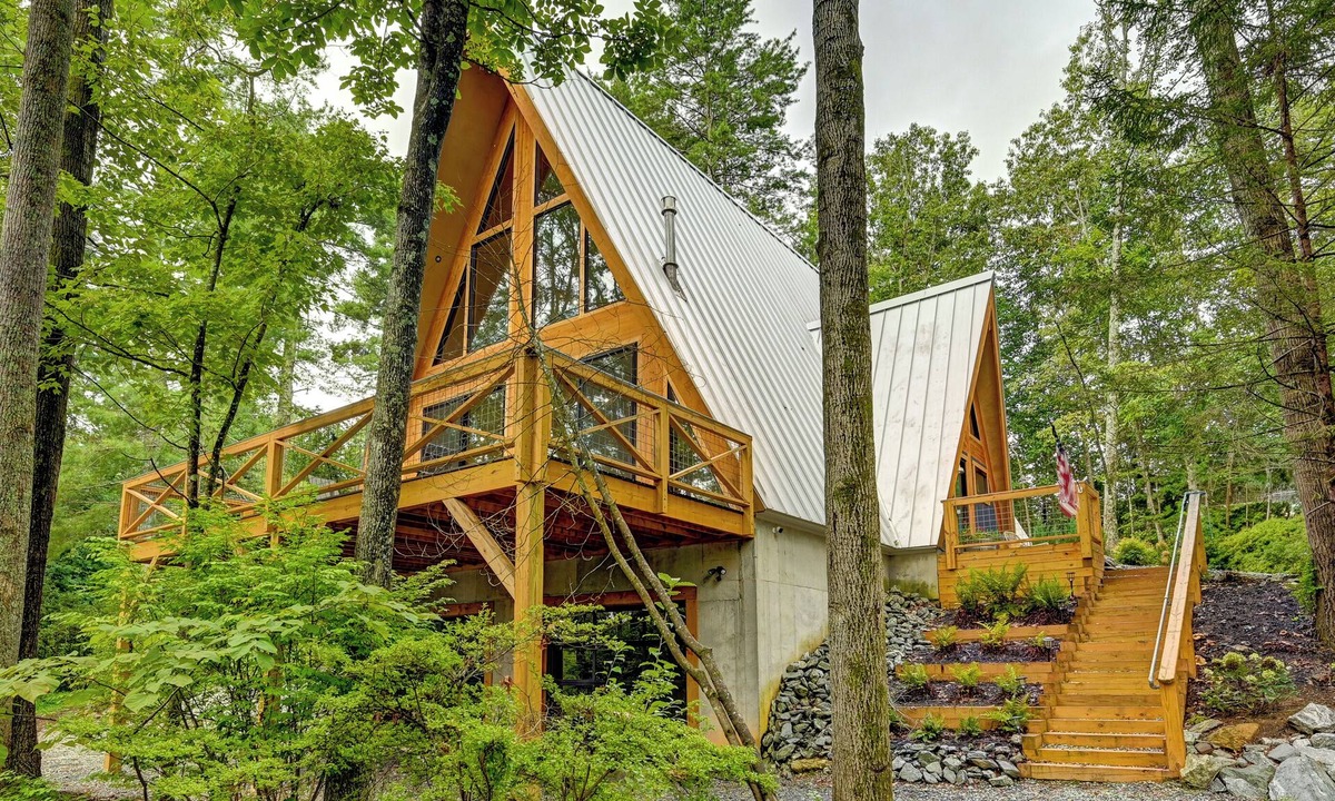 Valley Hill Cabin | A-Frame Nest | Cabin in Hendersonville, NC | 3 Bedrooms + Loft (Sleeps 12)