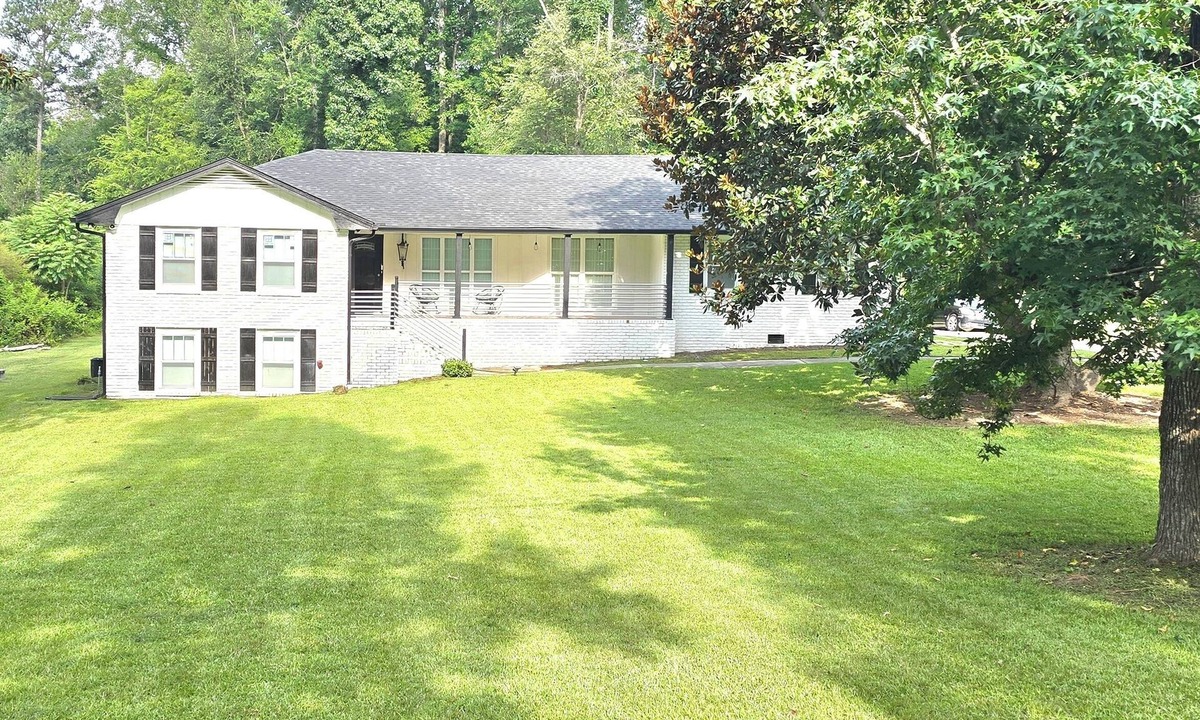 Clarkdale House | A Hidden Gem: Close to Everything Far from Ordinary