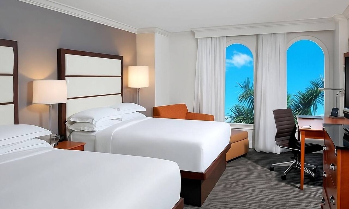 Park Shore Hotel | A Memorable Stay Awaits You Here! Outdoor Swimming Pool, Free Parking!