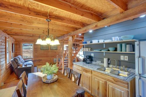 Murray House | Access to Community Marina! Lake-View Murray Cabin