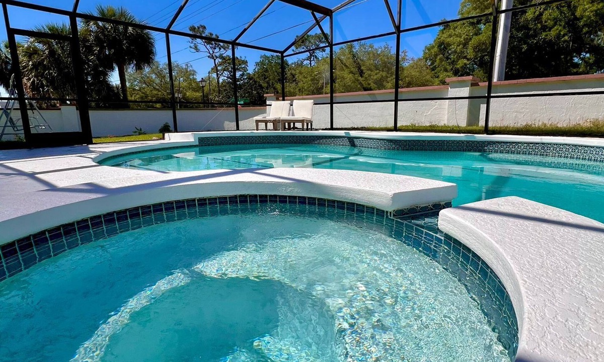 Indian Ridge House | Amazing location few minutes from Disney. Cozy 5 beds home w/pool & movie room.