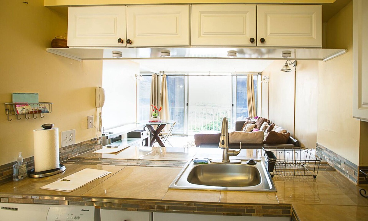 Makaha Condo | Amazing Views 13th Floor 1-Bedroom Makaha Valley