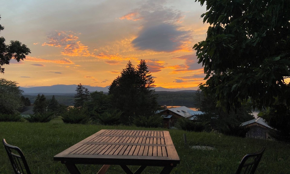 Hudson Apartment | An Apartment with a View: A peaceful getaway in Hudson, NY