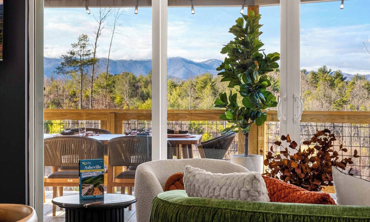Leicester House | Asheville Family Retreat · Hot Tub · Sauna · 2 Game Rooms · Mtn View · Sleeps 10