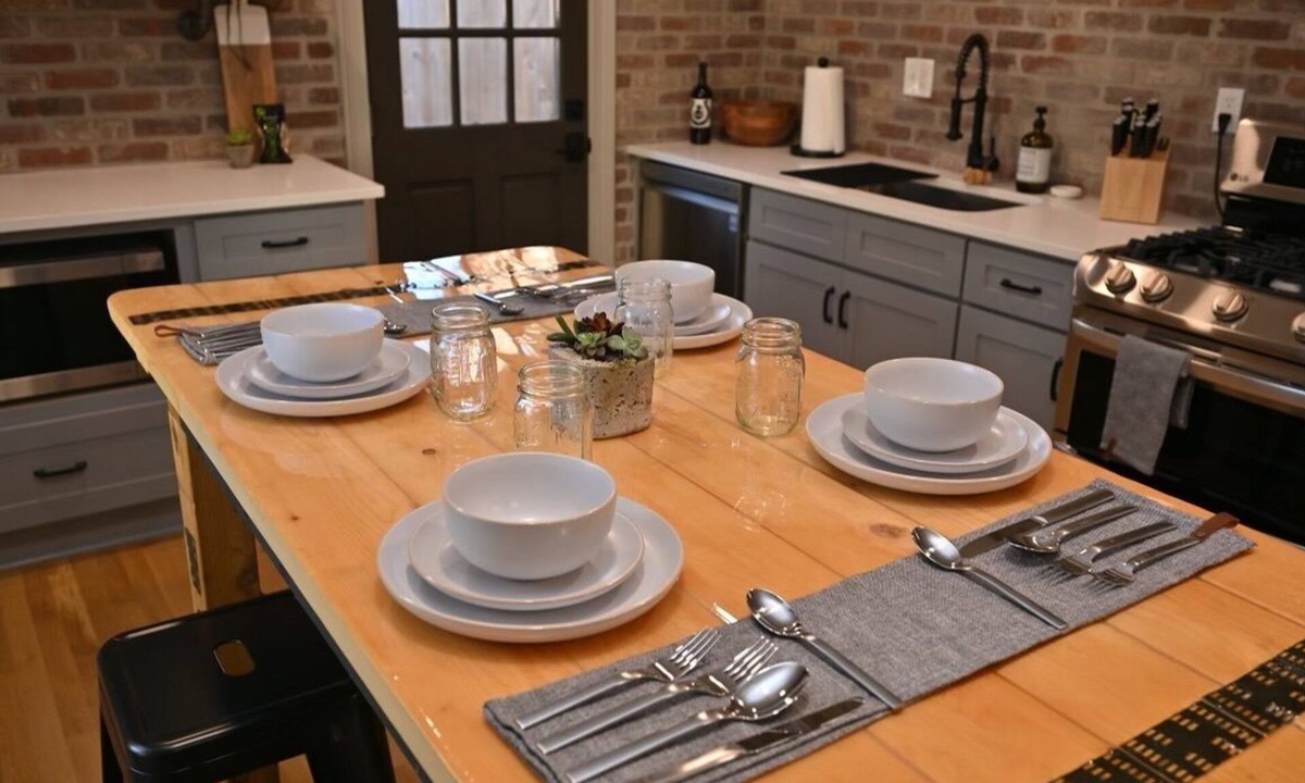 Oakhurst House | Backstage Gallery House