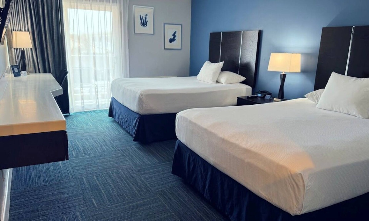 Old Towne Hotel | Balcony Family Suite with Free Parking Near the Pier, Shops, Dining + Breakfast
