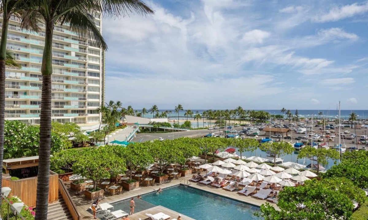 Waikiki Resort | Beach Getaway! Partial Ocean View, Pools, Bar, Mini-Market, Parking