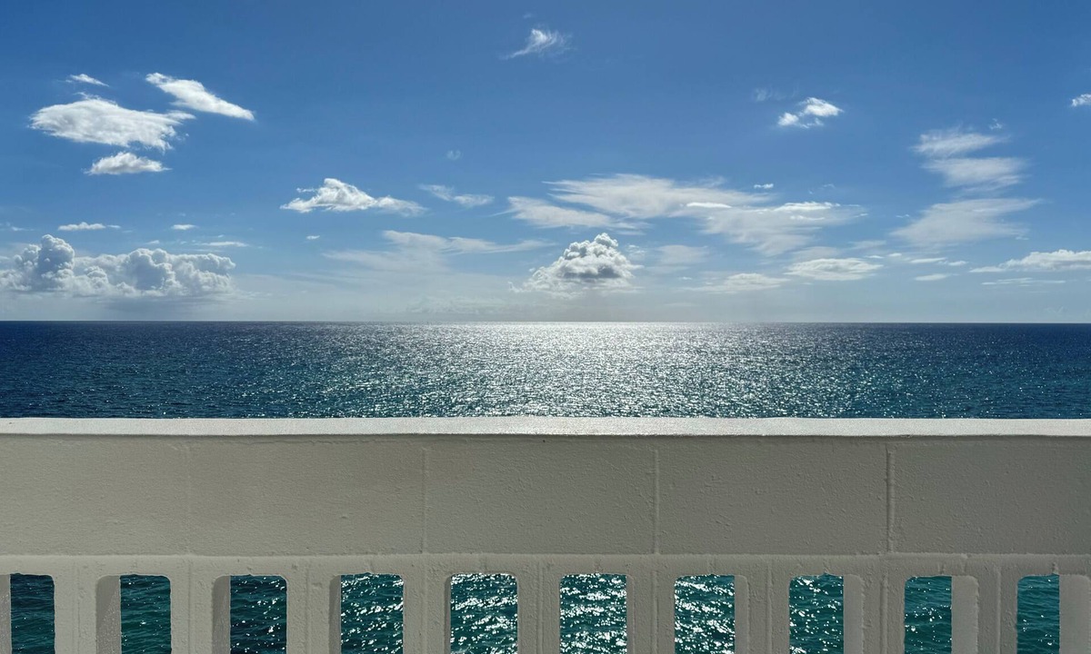 Makaha Condo | Beachfront condo in Waianae, breathtaking view, newly renovated, Mākaha Shore