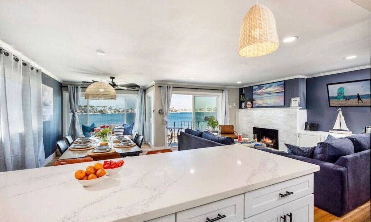Peninsula House | Beachfront on the Bay- penthouse on the sand