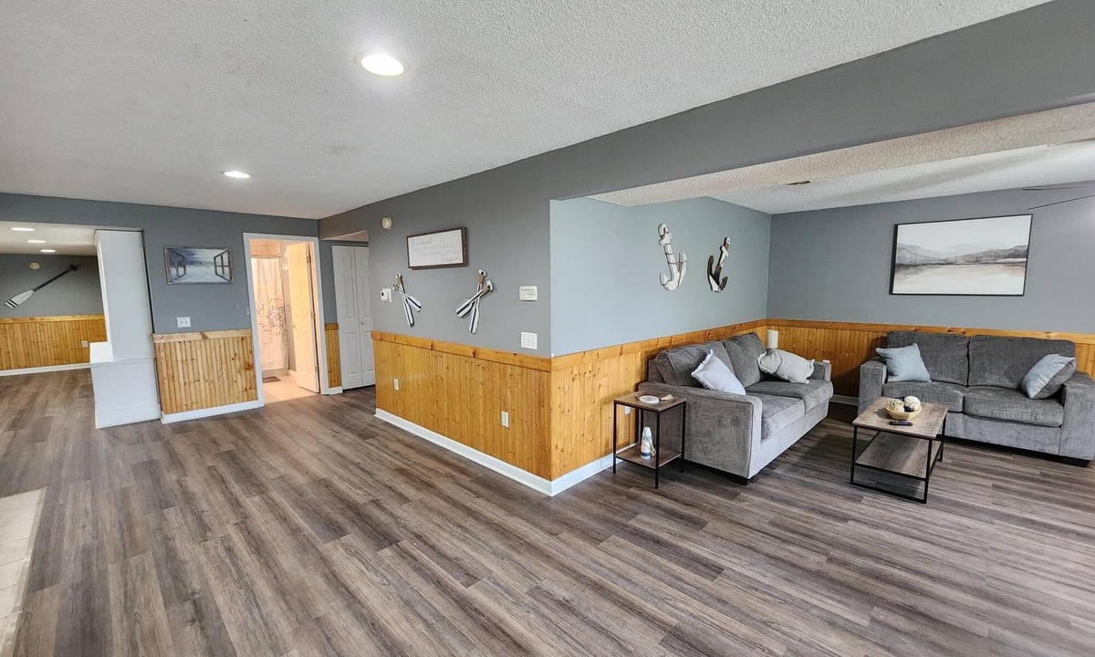 Marion House | Best sunset views on the lake, renovated 3 bedrooms, 2 bath sleeps 8 people.