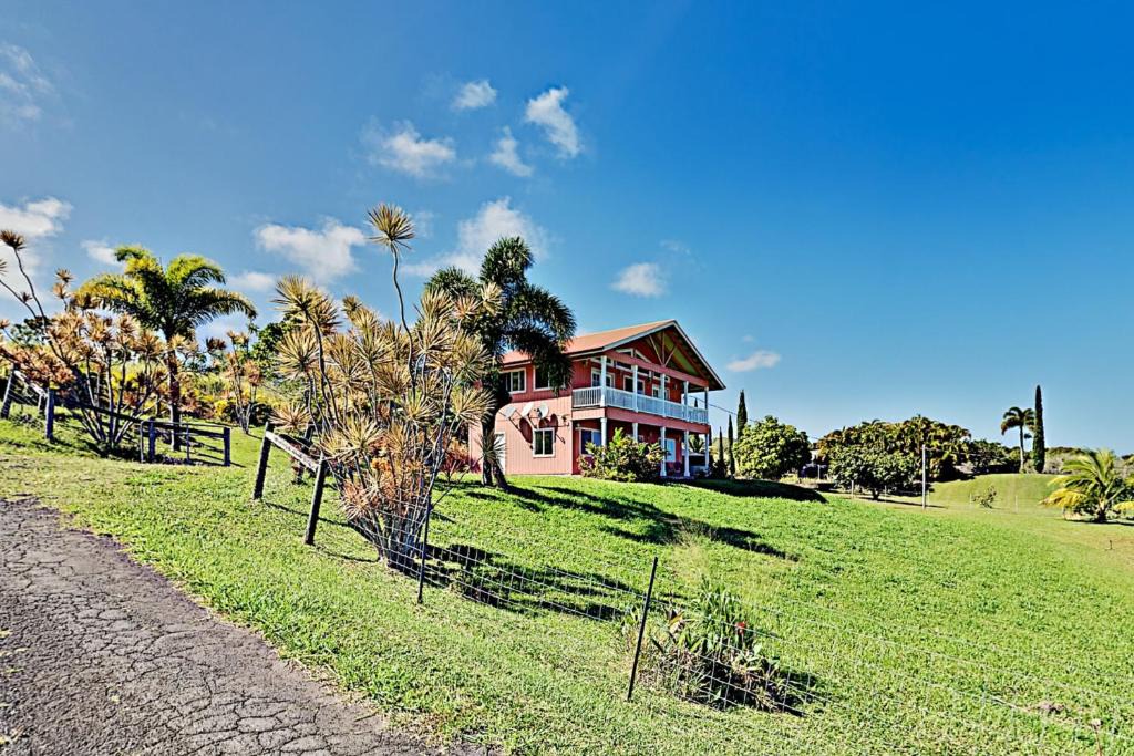 Ninole House | Big Island Getaway, Ocean View Paradise