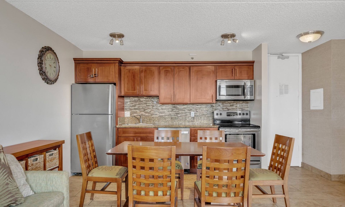 Waikiki Condo | Block to Beach! Koko Resorts at the Waikiki Banyan 21st Floor Deluxe Pool View, Free Parking & Wifi