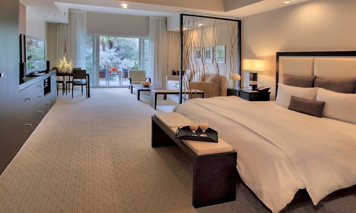 Doral Condo | Blue King Suite in Miami!