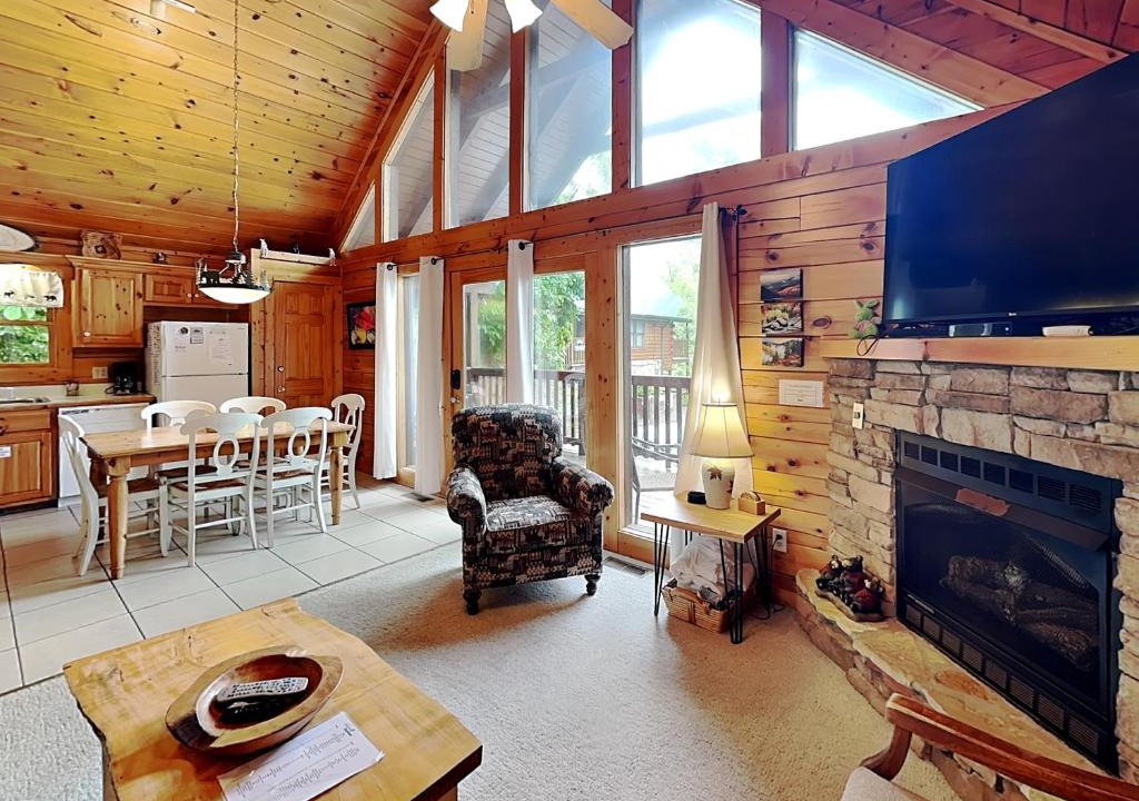 Black Bear Falls House | Blue Mist View