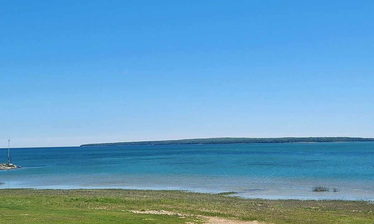 Garden House | "Bluewater Beach" 5th wheel camper in Fairport - 435' of Lake Michigan shoreline