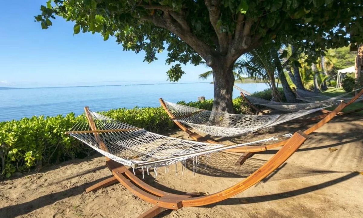 Kaunakakai House | Breathtaking Ocean Front Room w/Porch | Romantic Couple Getaway