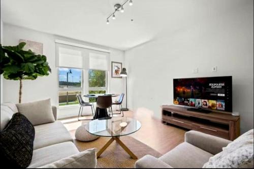Lake Forest Apartment | Bright Luxury 2BR Retreat with Pool in Irvine