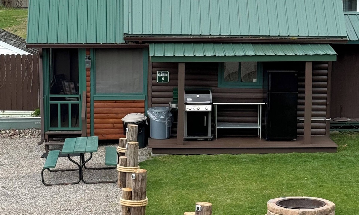 North Bay Cabin | Cabin 4 Waterfront - Three Pines Lodging & Marina