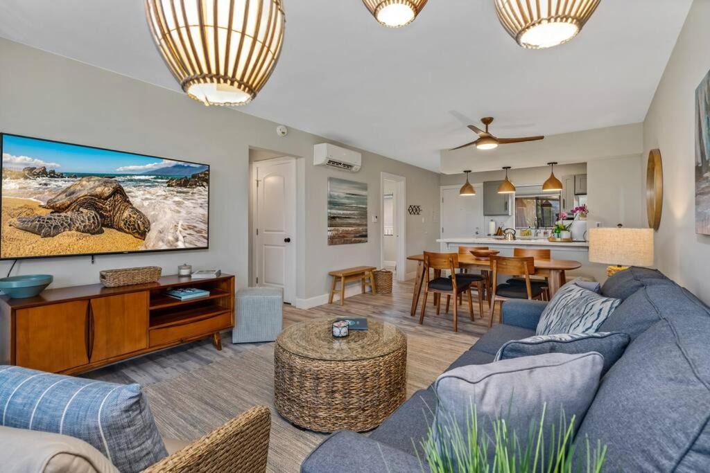 Kihei House | Centrally Located Modern Vistas