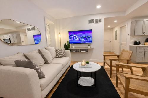 Corn Hill House | Charming 1-Bed Apt WiFi, Fully Equipped Kitchen