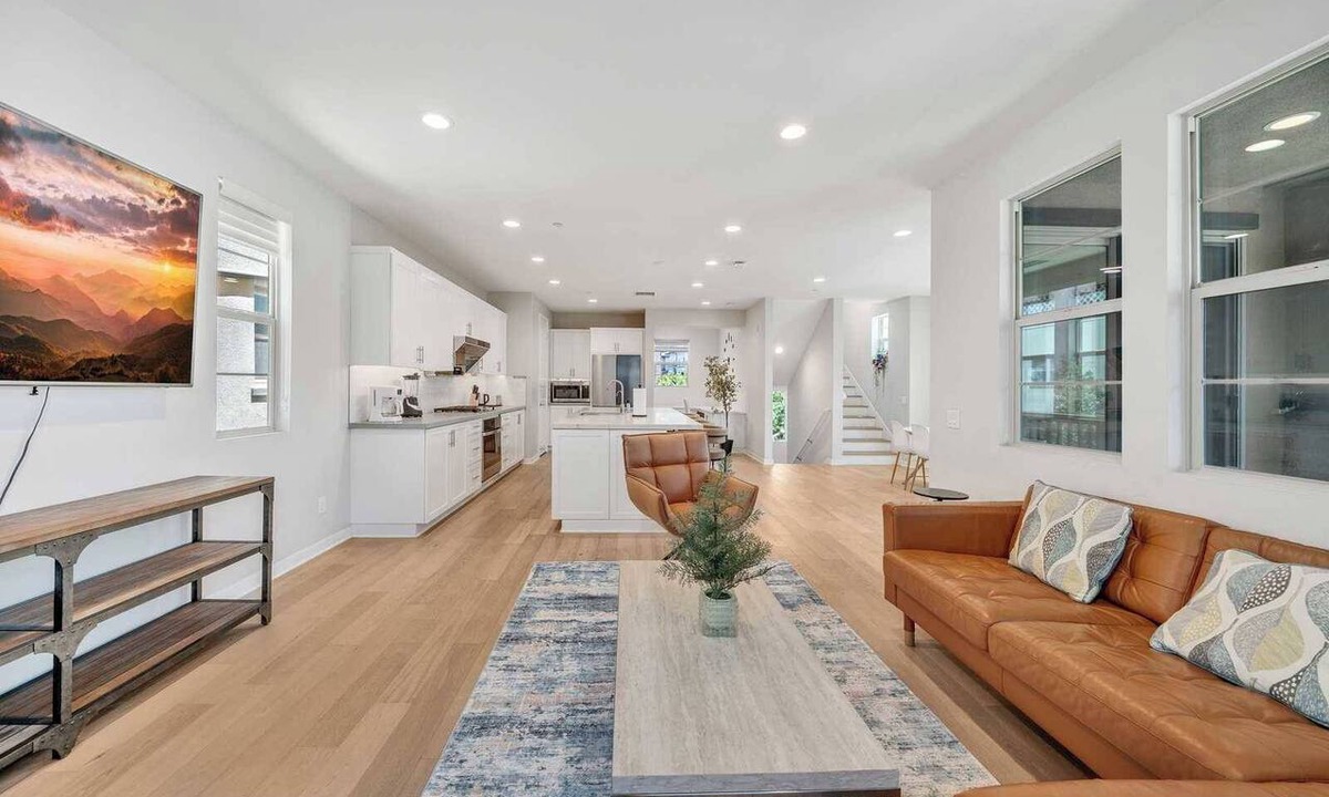 Mission Viejo House | Charming 4B3.5B｜Garage｜1st Floor Bedroom｜Flex-Lease｜Pet-Friendly #42594