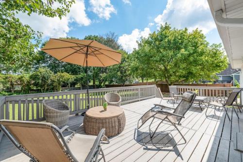 Harwood Lane House | Charming, Cozy Home close to Uptown, Airport & Whitewater Center