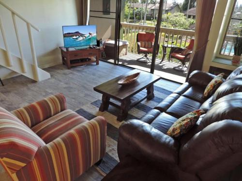 Kahuku House | Charming home by the pool near the beach